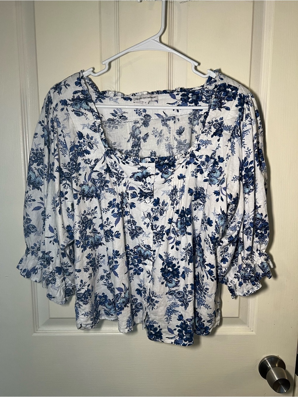 Cupcakes and Cashmere Linen Blend Blue Floral Peasant Blouse Size Large